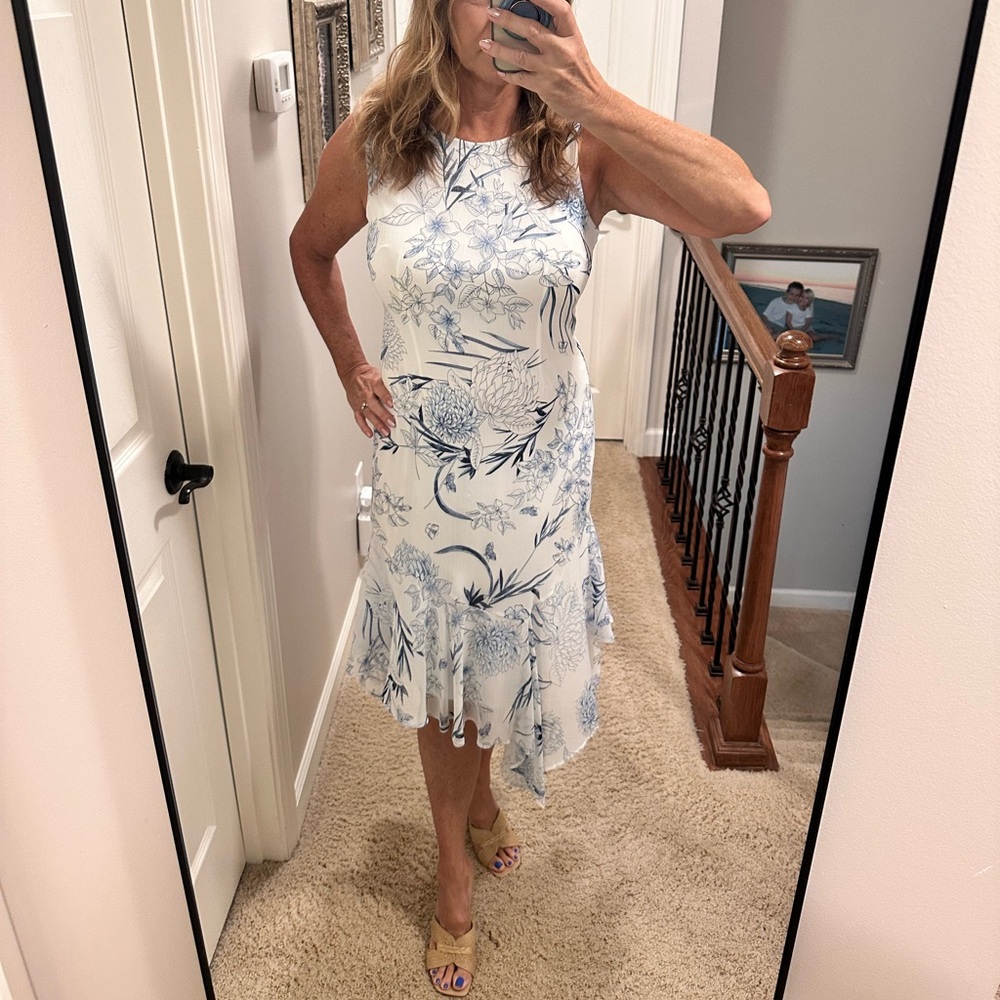 Calvin Klein white with blue floral chiffon sleeveless fitted maxi dress. Sz 8